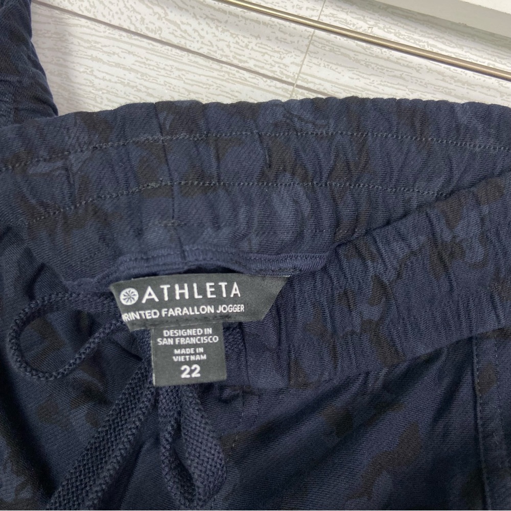 NWT ATHLETA Farallon Jogger Pants Navy Blue Camo 22 Plus New - Picture 9 of 10